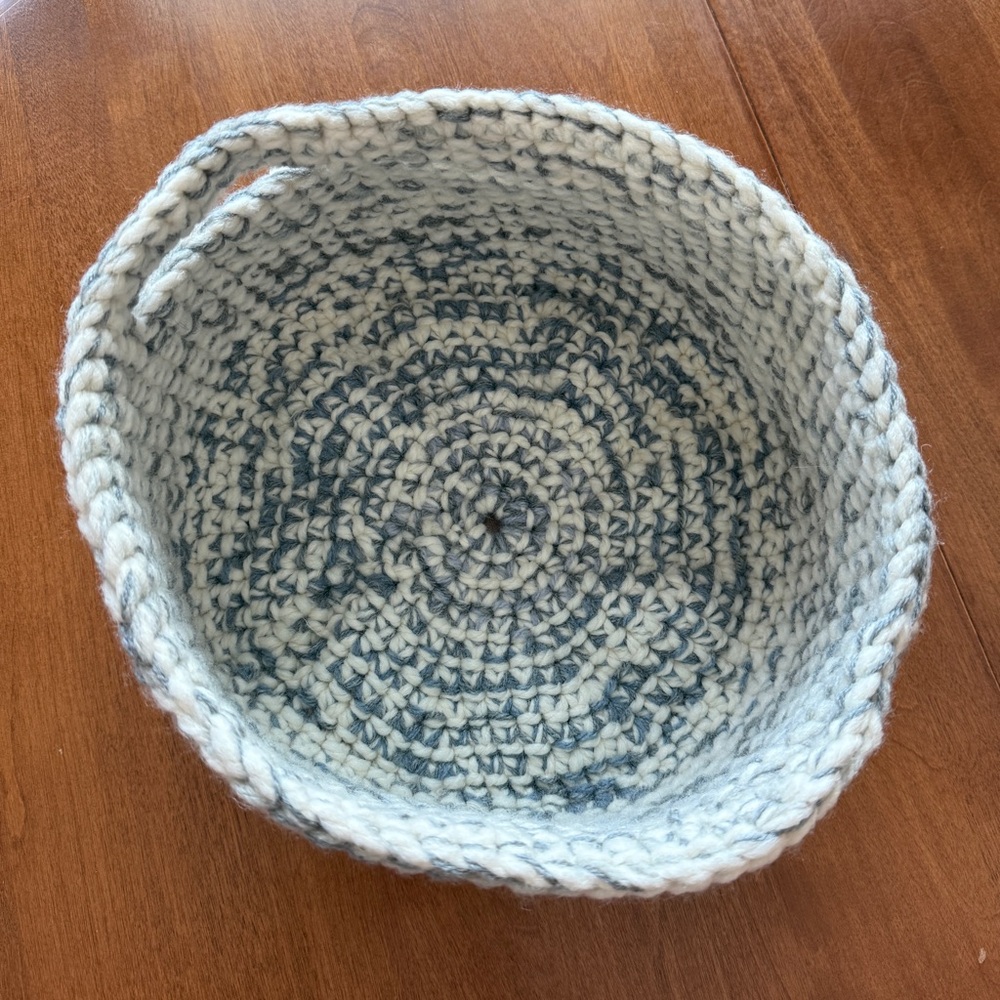 Handmade Crochet Basket With Handles. Cream and Gray. Stable structure. - Picture 2 of 4